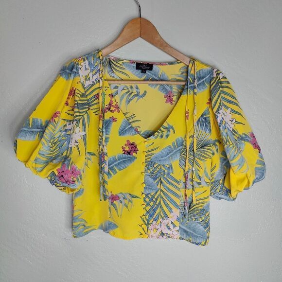 Milk & Honey Bubble Sleeve Tropical Print Crop Top - Picture 2 of 11